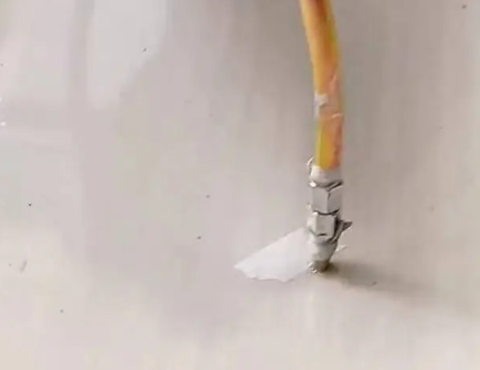 亳州瓷砖空鼓维修公司专业解答在瓷砖铺贴过程中，如果使用的砂料过粗（如全部使用了粗砂），可能会导致以下问题